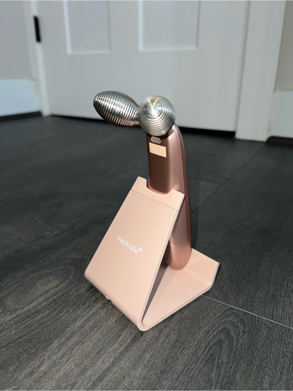 Medicube Rose Gold Facial Sculpting Roller with Pink Charging Stand